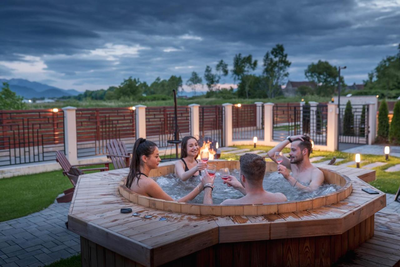 Roots Villa Redwood Braszów Zewnętrze zdjęcie